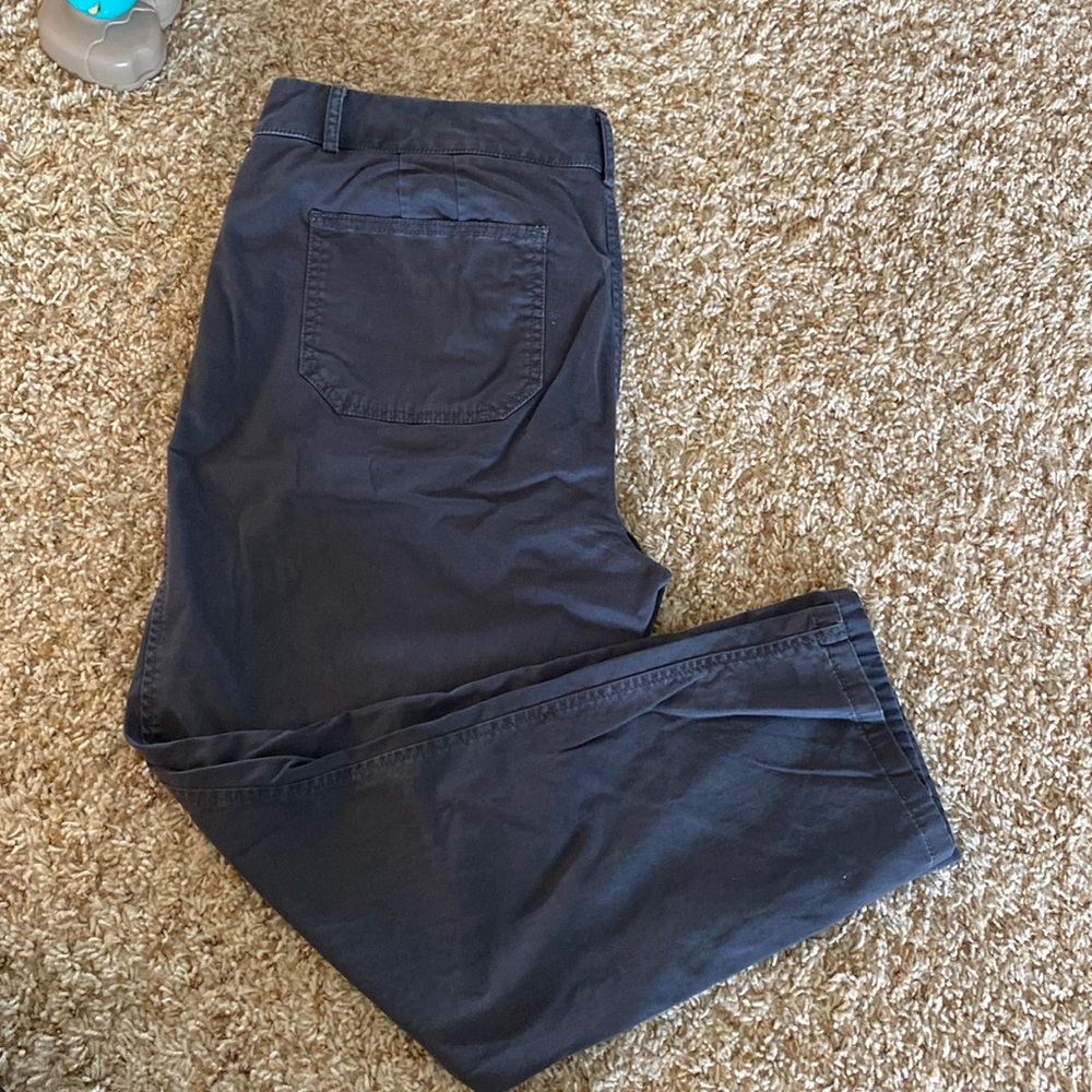 Calf length grey cotton pants